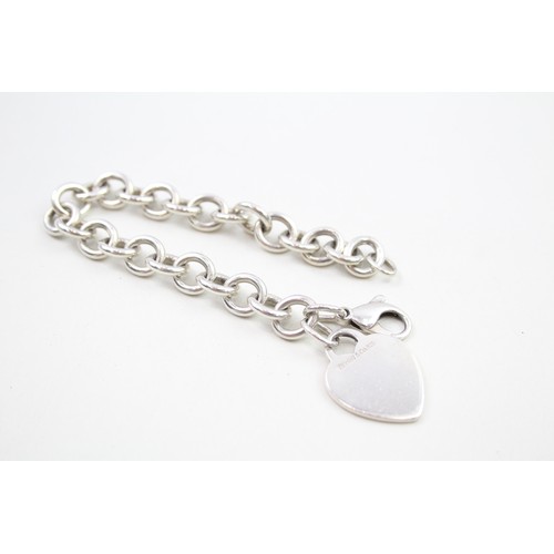 304 - A silver bracelet by Tiffany and Co (34g)