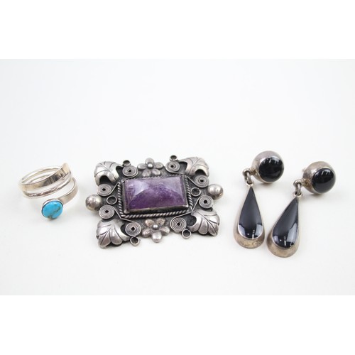 314 - Three Mexico silver stone set jewellery pieces (44g)