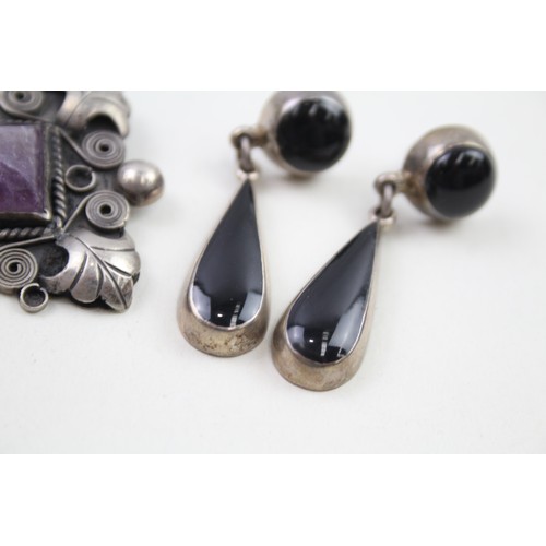 314 - Three Mexico silver stone set jewellery pieces (44g)