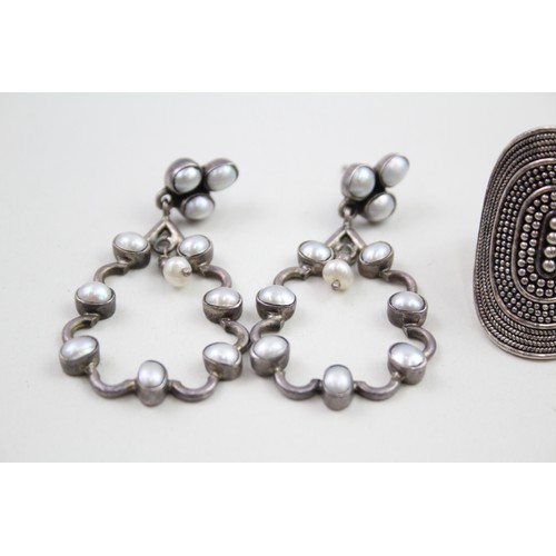 317 - A colllection of silver jewellery including Suarti (58g)