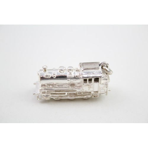 326 - A silver steam train pendant (19g)