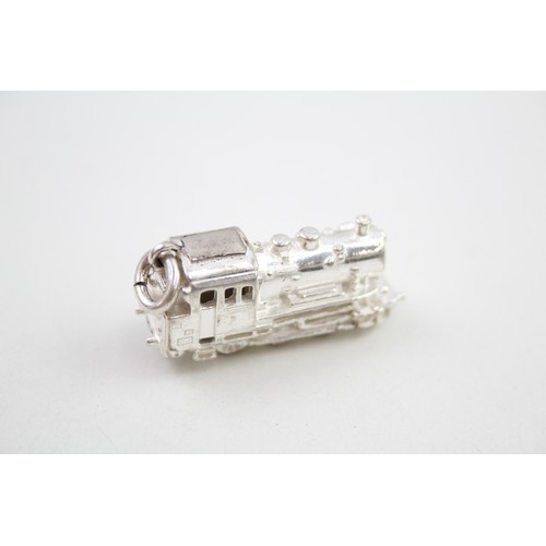 326 - A silver steam train pendant (19g)