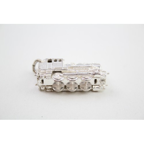 326 - A silver steam train pendant (19g)