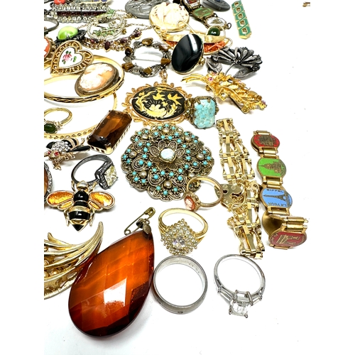 339 - selection of costume jewellery weight 1k