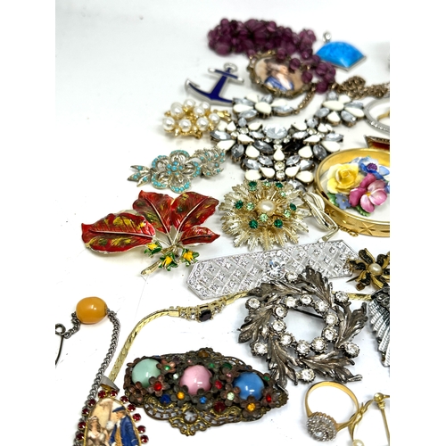 340 - selection of costume jewellery weight 1.1kg