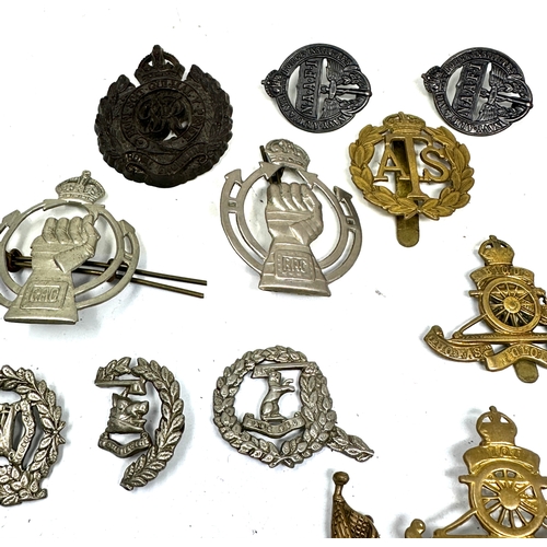 369 - selection of military badges inc cap badges etc