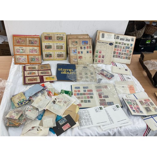 122 - Selection of vintage and later stamps and stamp albums