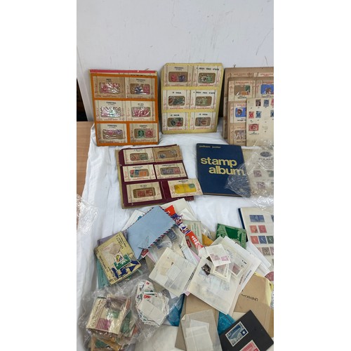 122 - Selection of vintage and later stamps and stamp albums