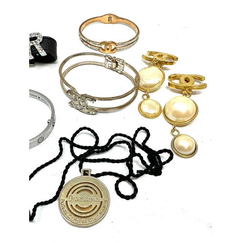 341 - Selection of costume jewellery weight 200g