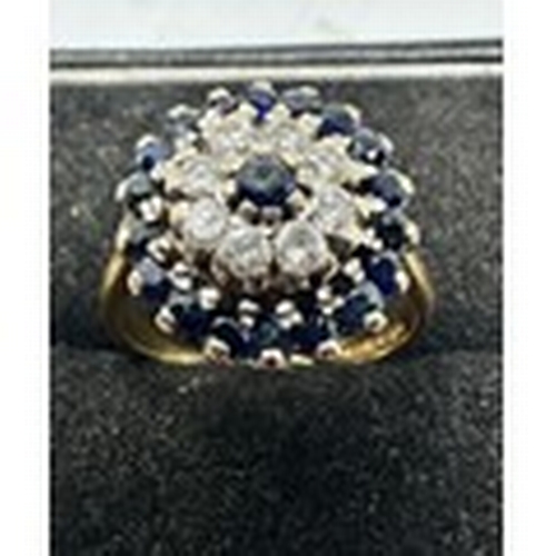 132 - 18ct gold diamond & sapphire ring weight 5.5g