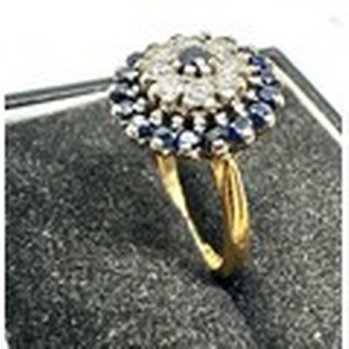 132 - 18ct gold diamond & sapphire ring weight 5.5g