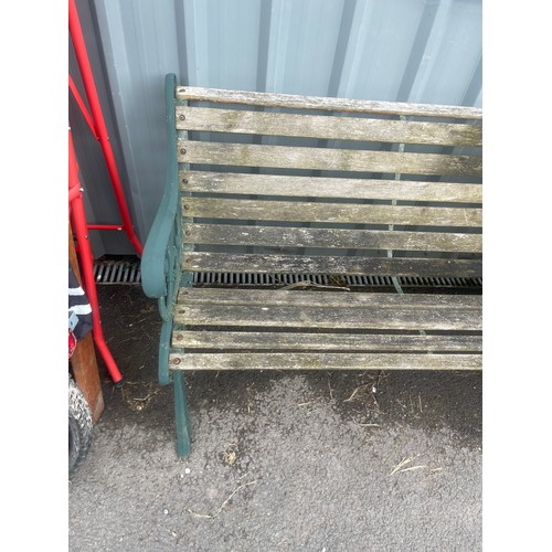 100H - Cast iron end garden bench measures approximately Height 31 inches, Length 47 inches, Depth 22 inche... 