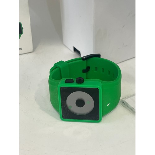 527 - Boxed Nixon Newton A116330, green