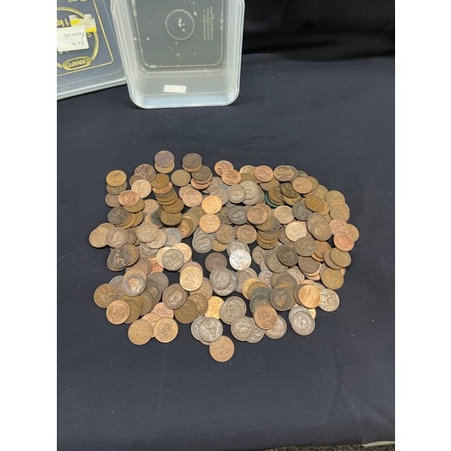 511 - Selection of vintage and later pennies