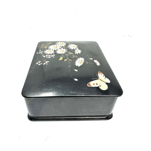 424 - Antique paper mache painted box measures approx 18cm wide by 15cm  6cm deep hinged lid