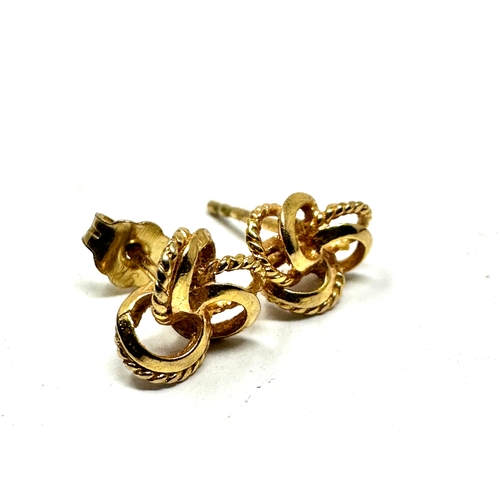 84 - 9ct gold earrings weight 1g