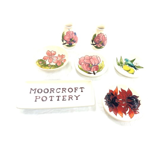 625 - Selection Moorcroft pottery to include a selection of cream pin trays, small vases etc one vase a/f ... 