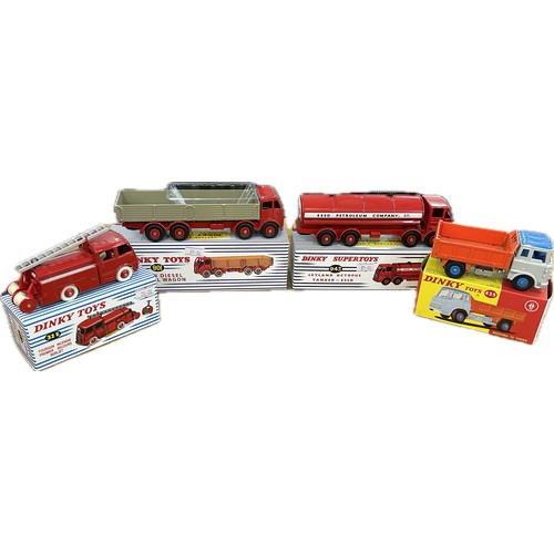 141 - 4 Boxed Dinky Supertoys to include  Leyland Octopus Tanker esso 943, Foden Diesel 8 wheel wagon 901,... 