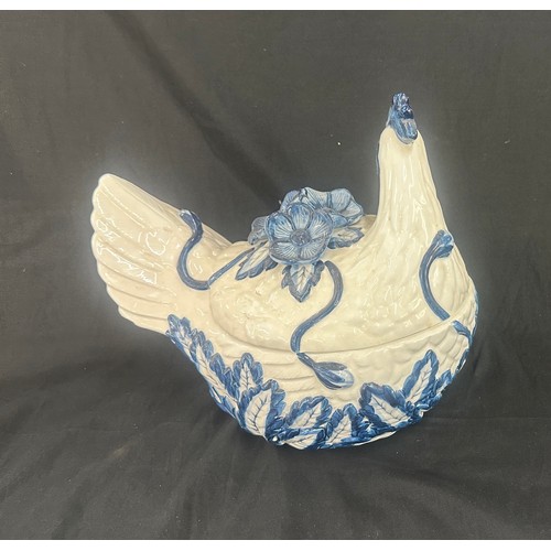 620 - Lovely blue and white vintage Laguna Art Ceramics ceramic hen egg holder. 20 x 15 cm
