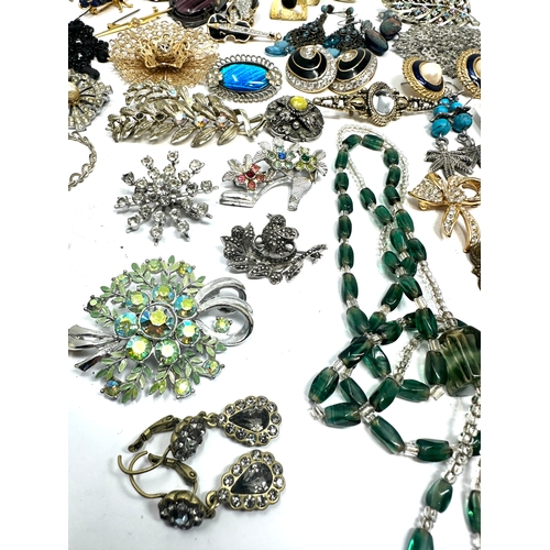 1302 - selection of vintage costume jewellery weight 860g