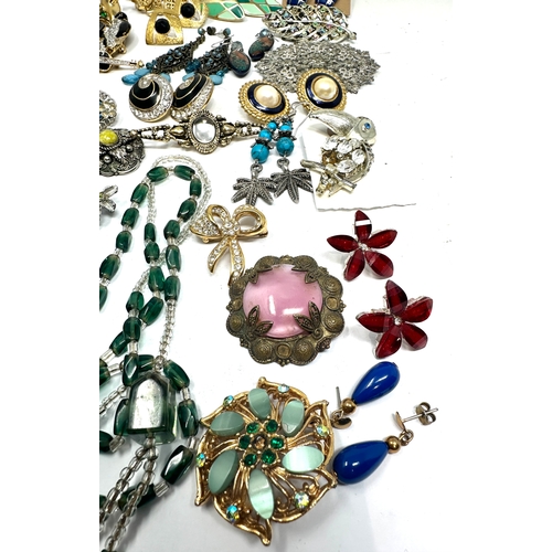 1302 - selection of vintage costume jewellery weight 860g