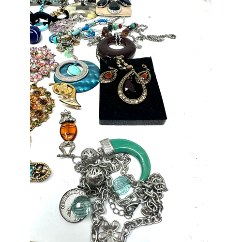 1304 - selection of costume jewellery weight 1.1k