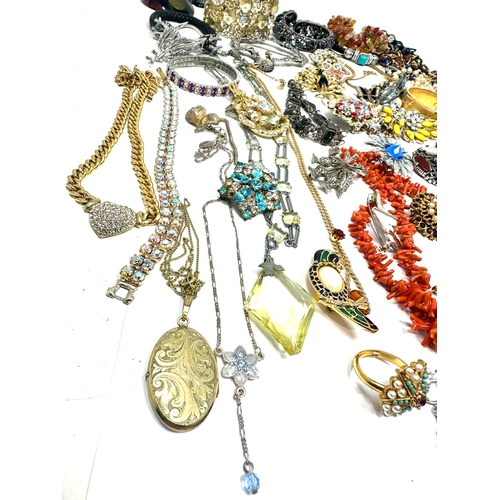 1305 - selection of costume jewellery weight