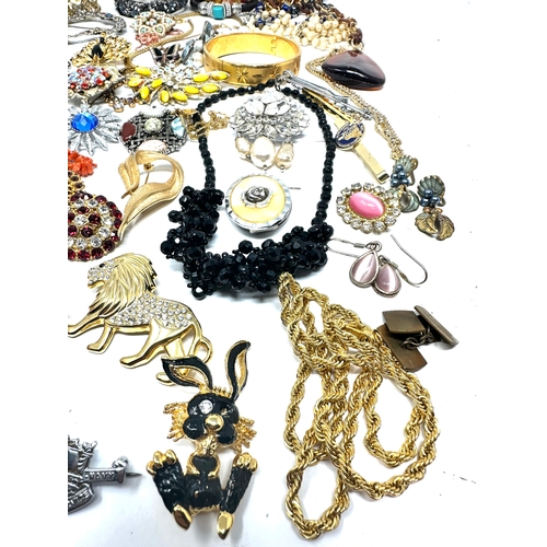 1305 - selection of costume jewellery weight