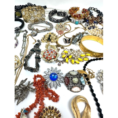 1305 - selection of costume jewellery weight