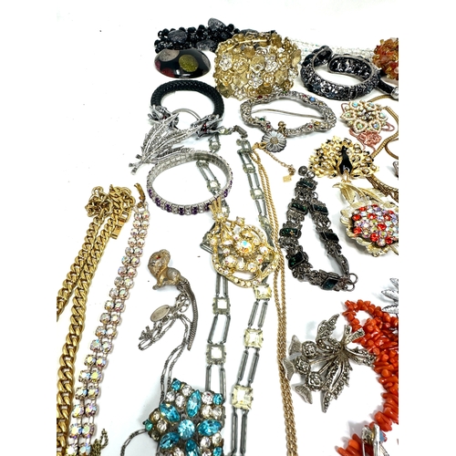 1305 - selection of costume jewellery weight