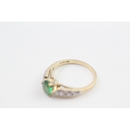 206 - 14ct gold cz accented green gemstone set cocktail ring (3.1g)