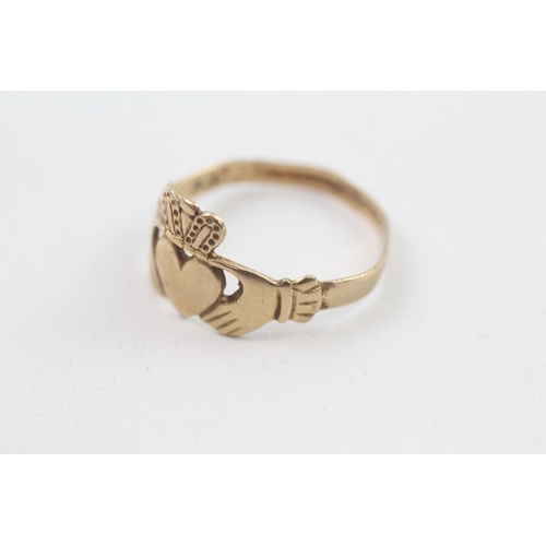 211 - 9ct gold claddagh ring (2g)