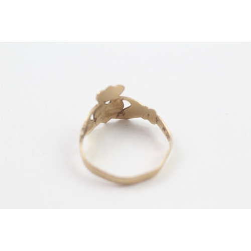 211 - 9ct gold claddagh ring (2g)