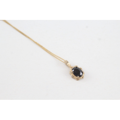 122 - 9ct gold oval cut sapphire pendant necklace (1.3g)