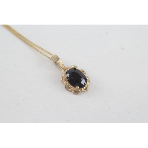 122 - 9ct gold oval cut sapphire pendant necklace (1.3g)