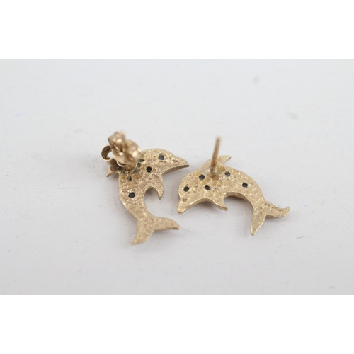 125 - 9ct gold sapphire dolphin stud earrings with scroll backs (1.3g)