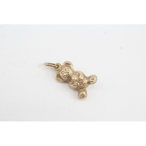 126 - 9ct gold teddy bear charm (0.5g)