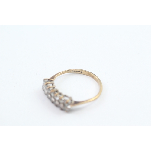 135 - 9ct gold cubic zirconia two row ring (1.5g)