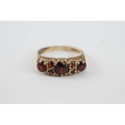 161 - 9ct gold vintage garnet ring (2.1g)