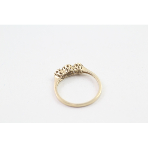 165 - 9ct gold diamond three stone ring (1.3g)