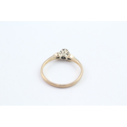 169 - 9ct gold diamond soliatire ring (1.5g)