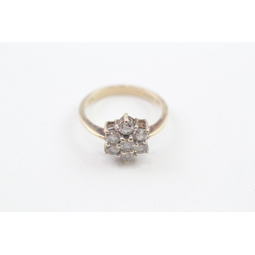 173 - 9ct gold cubic zirconia cluster ring, claw set (3.1g)
