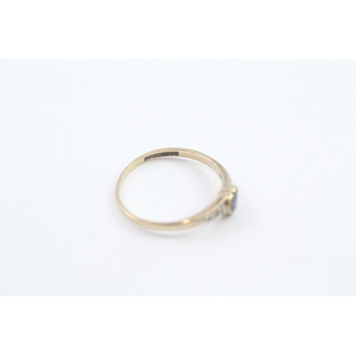 178 - 9ct gold vintage heart shape sapphire & diamond ring (1.1g)