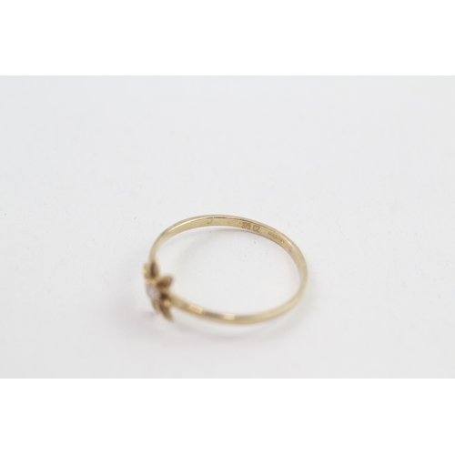 186 - 9ct gold c set floral stacking ring (0.9g)