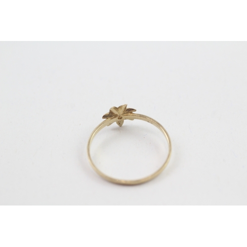 186 - 9ct gold c set floral stacking ring (0.9g)