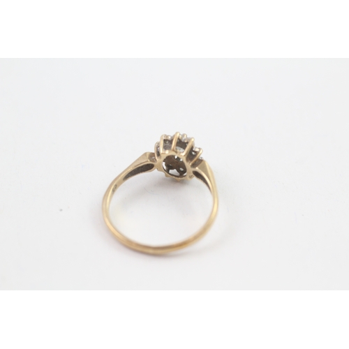 189 - 9ct gold cz set oval cluster ring (1.8g)