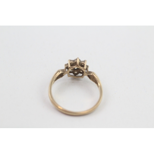 191 - 9ct gold sapphire and cz set cluster ring (2g)