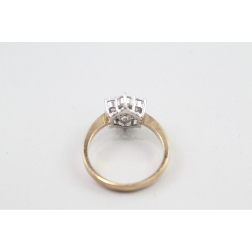 194 - 9ct gold sparkly cz set floral cluster ring (3.4g)