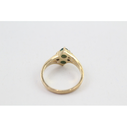 196 - 9ct gold green agate and cz set dress ring (1.6g)