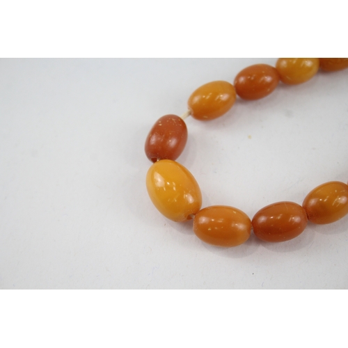 226 - An antique amber bead necklace